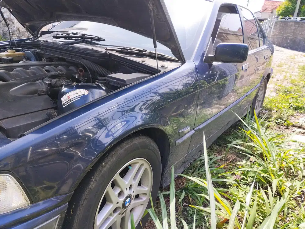 BMW 320i 1995 Bensin