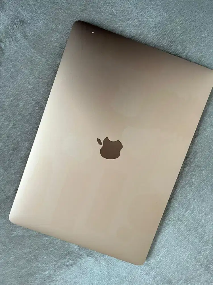 Macbook air 2020 8/256 rosegold