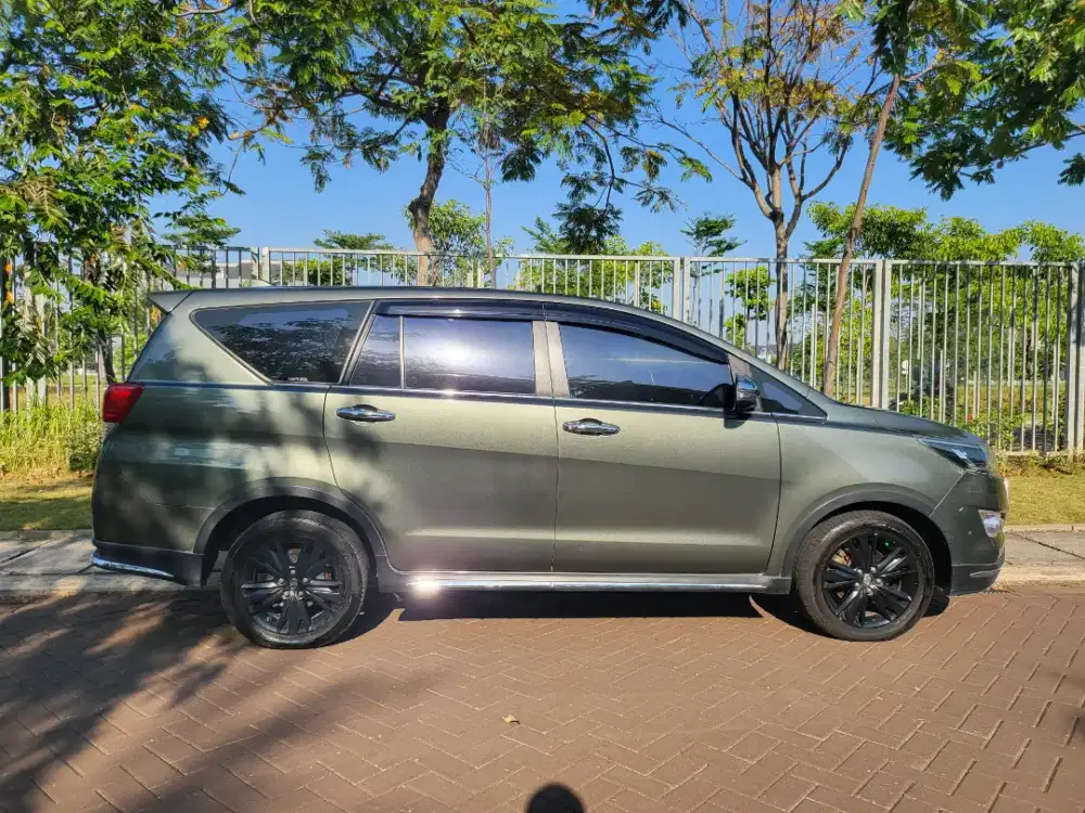 Toyota Innova Venturer 2.4 AT 2019