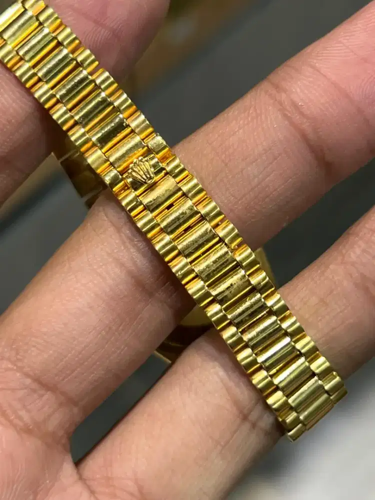 Rolex date just all gold 18 k ledies