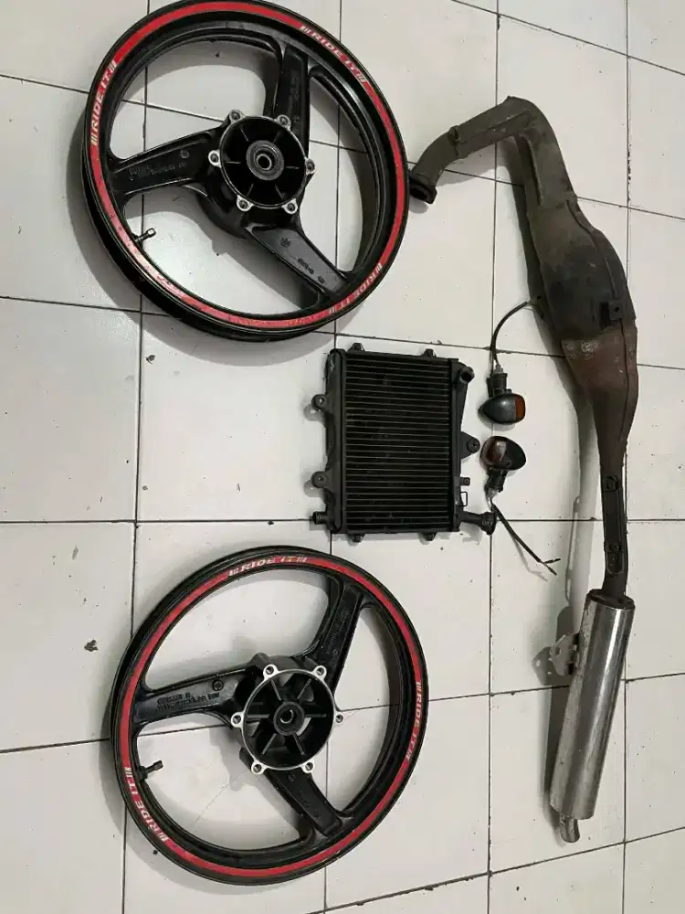 Velg, radiator, knalpot ORI bawaan motor ninja RR old