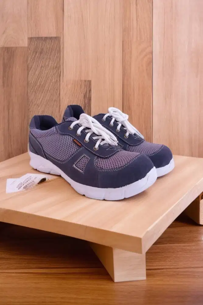 Harga miring Sepatu safety anti listrik Lamongan