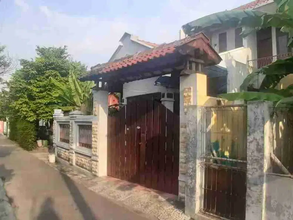 Rumah Tengahkota Dekat Stadion Sriwedari