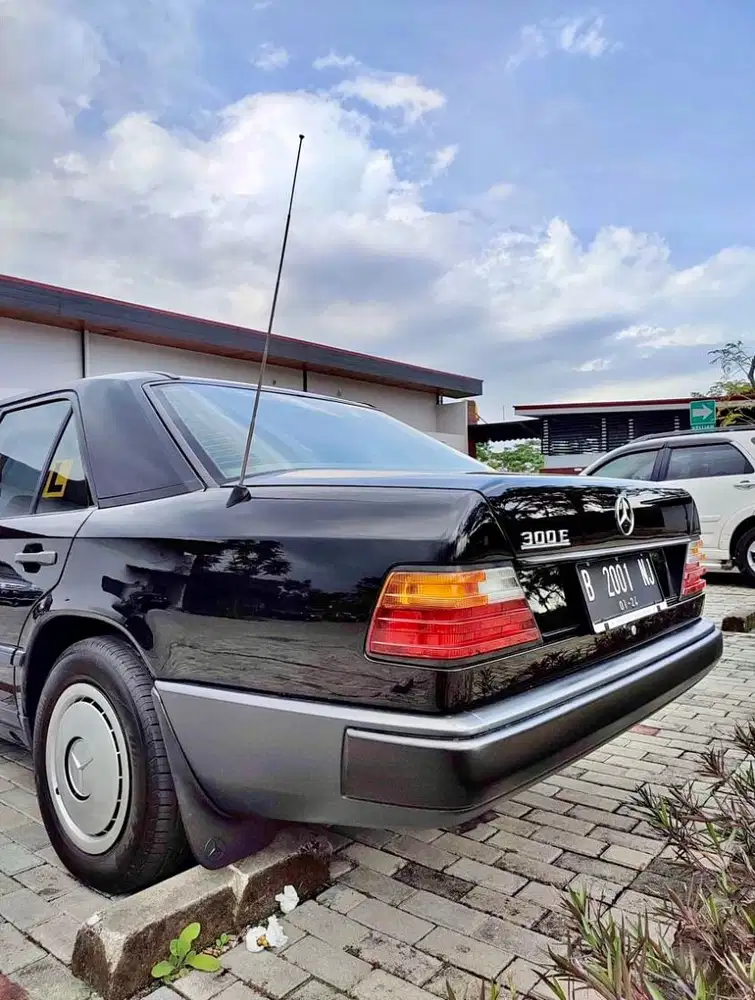 Mercedes-Benz E300 1989 Bensin