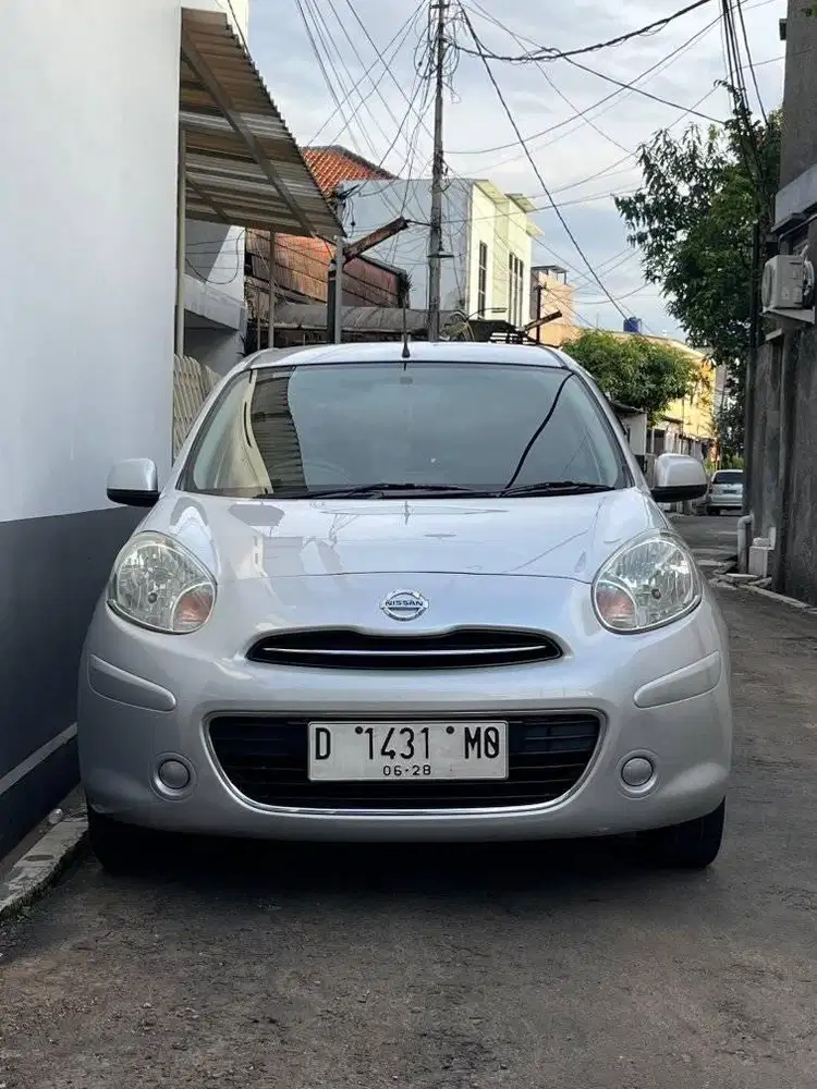 Nissan March 1.2 L AT 2013
