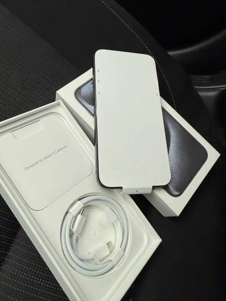 Dijual iPhone 15 Pro Max 512 GB Garansi iBox