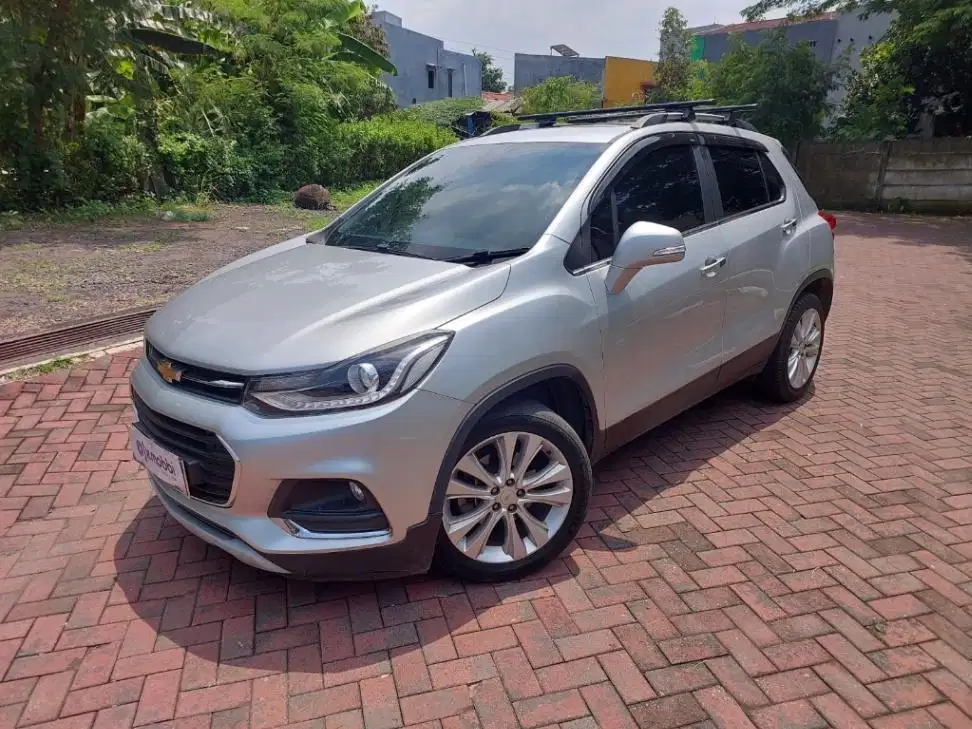 DP MURAH Chevrolet Trax 1.4 Turbo LTZ Bensin Matic 2017 Silver BAF
