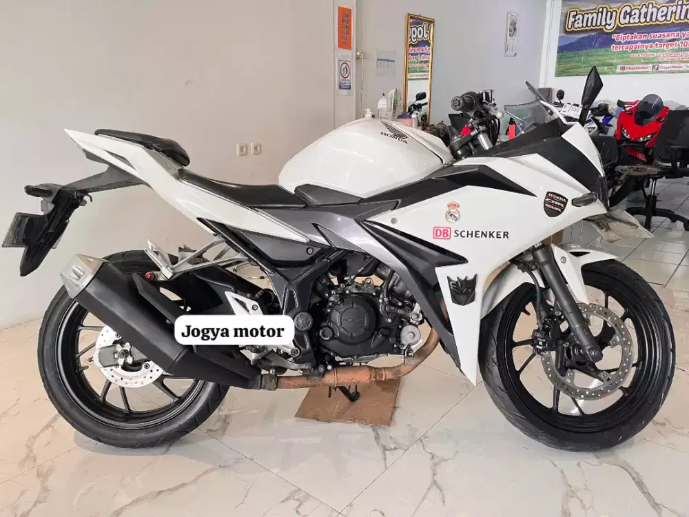 [03] HONDA CBR 150 R 2017