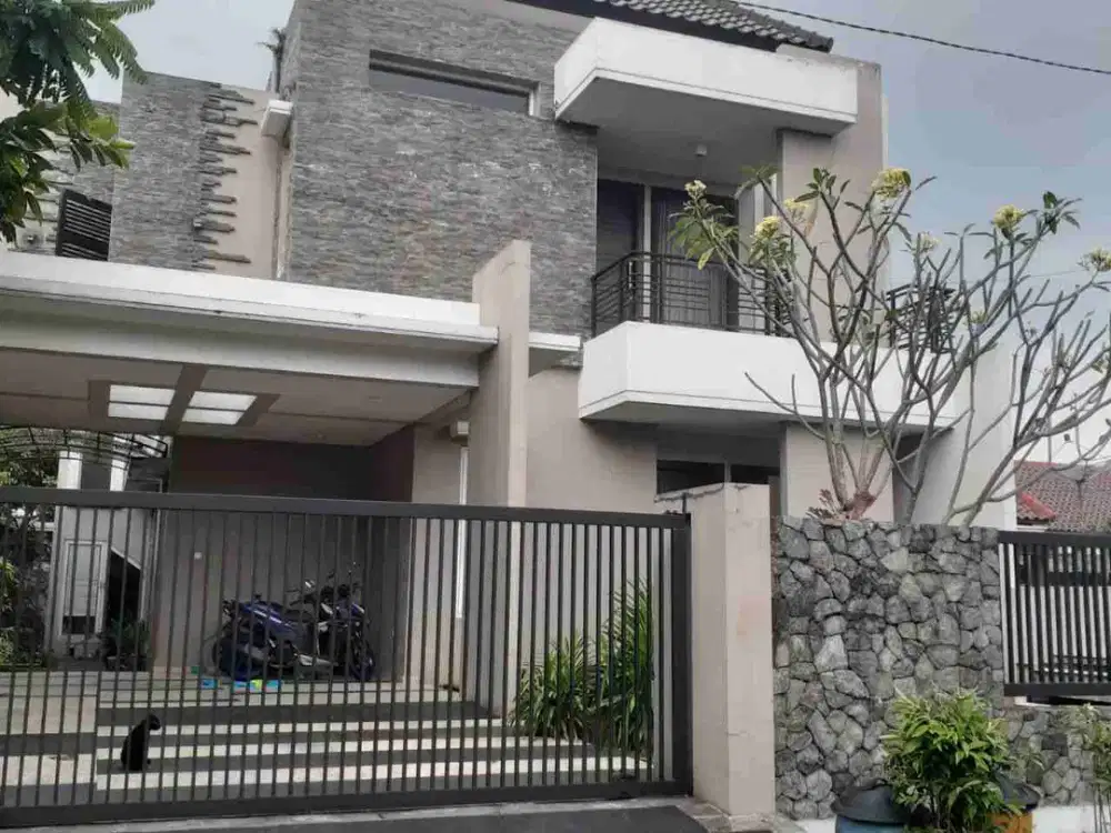 dijual murah rumah 2 lantai siap huni daerah soekarno hatta malang