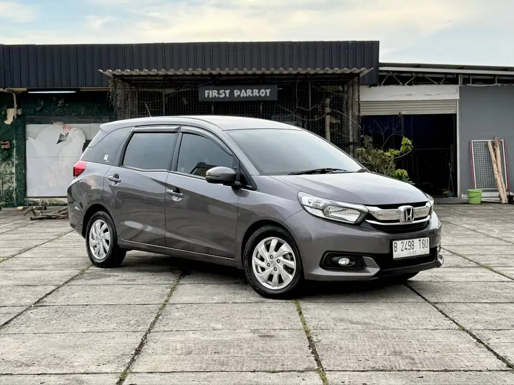 (Low km)Honda mobilio E 1.5 AT. Tahun 2017. Abu abu. Perfect cond