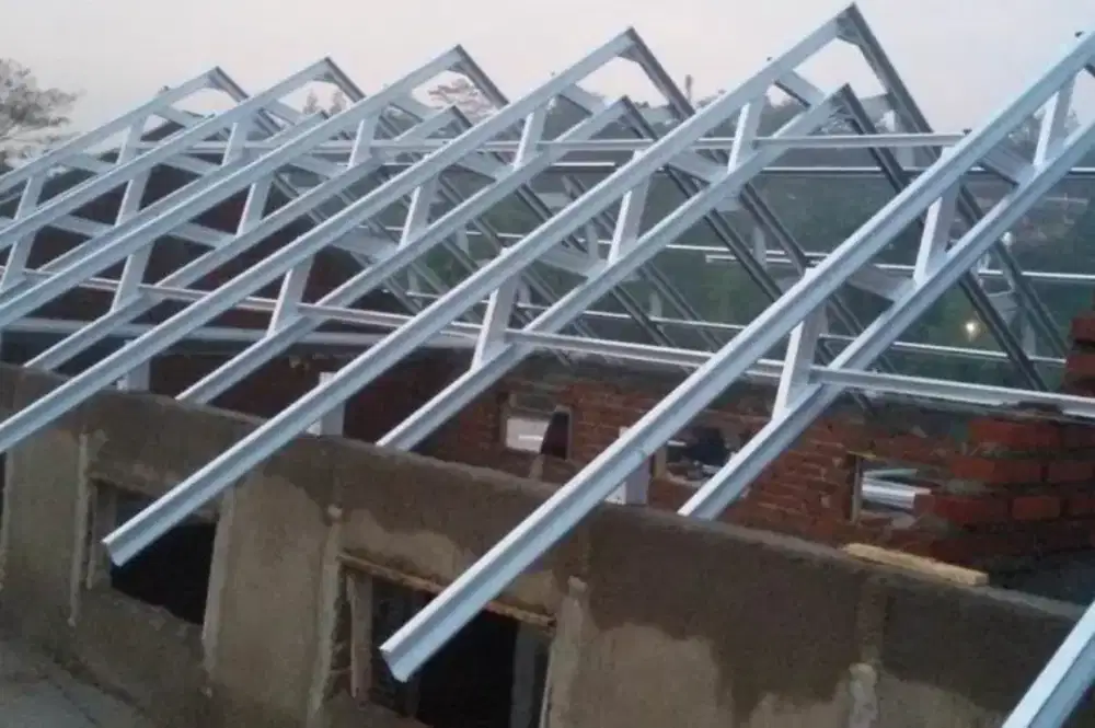 Pemasangan renovasi atap baja ringan
