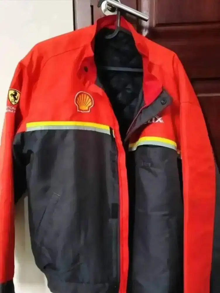 Jaket Shell X Ferarri