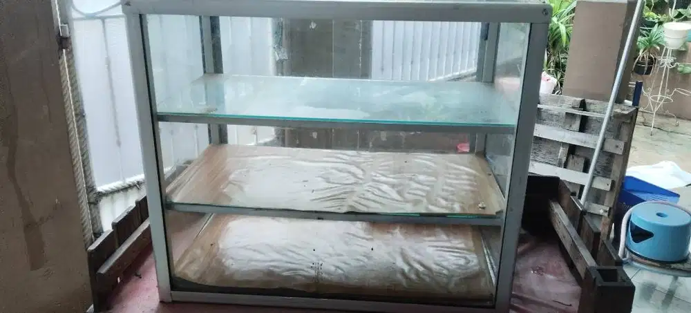 Etalase Kaca 2 susun