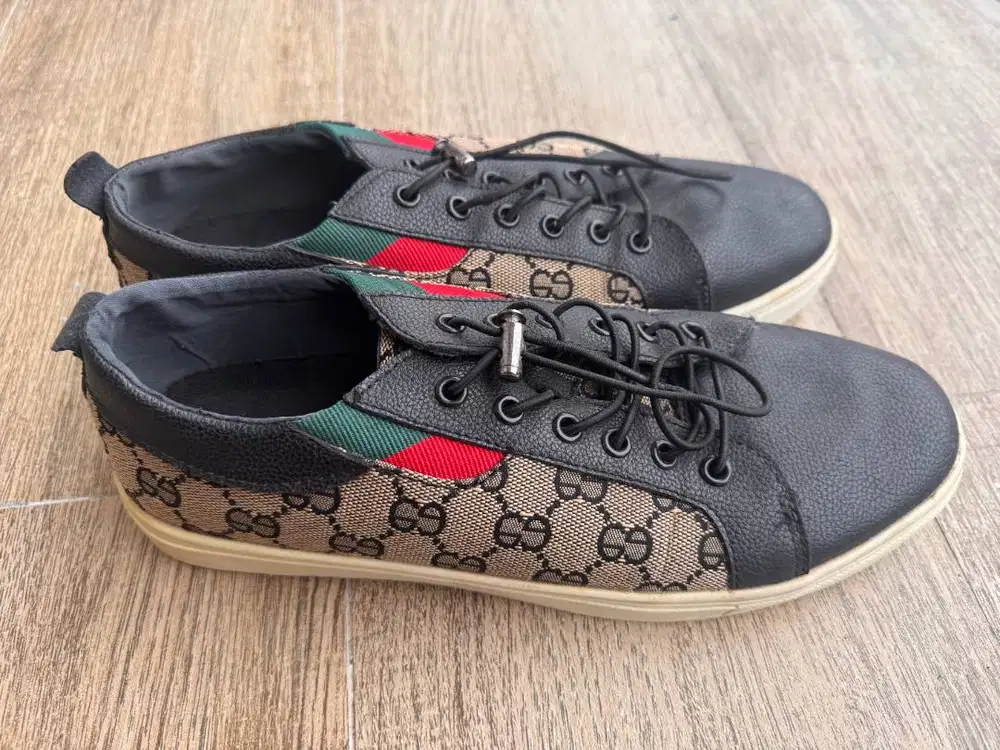 Sepatu Motif Gucc1 Size 41/255mm masih sangat bagus Preloved Pribadi