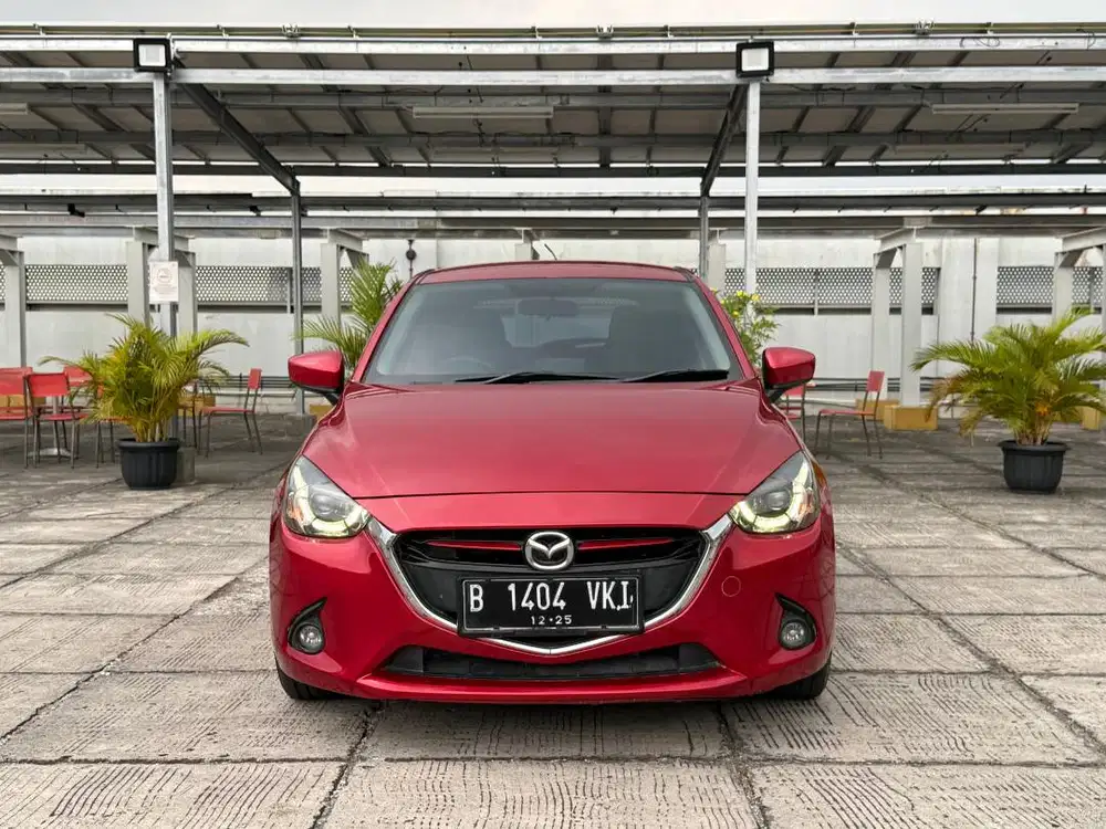 Mazda 2 R 1.5 AT. Skyactive. Tahun 2015. Merah. Low km. Perfect cond