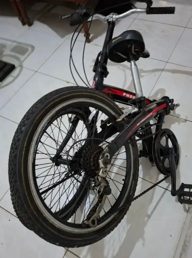 Sepeda lipat merk phoenix