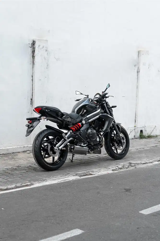 Moge Entry Level Ter-Favorit Kawasaki ER6n Black Th. 2012 (pmk)