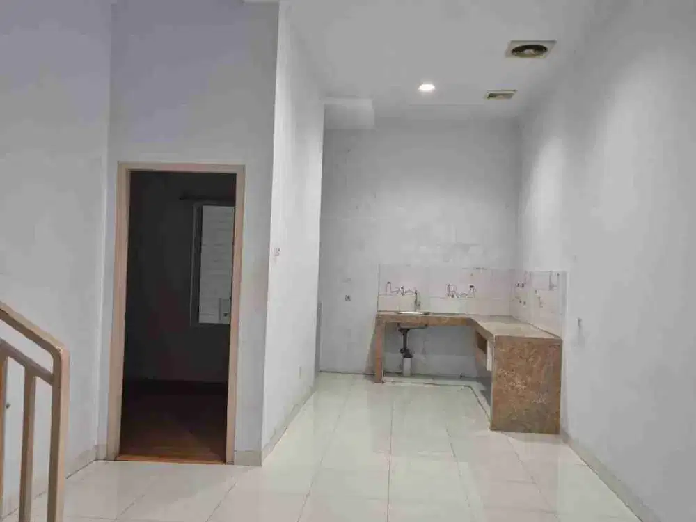 disewakan rumah 2 lantai 3 kamar Sunter danau hanya 75juta/th