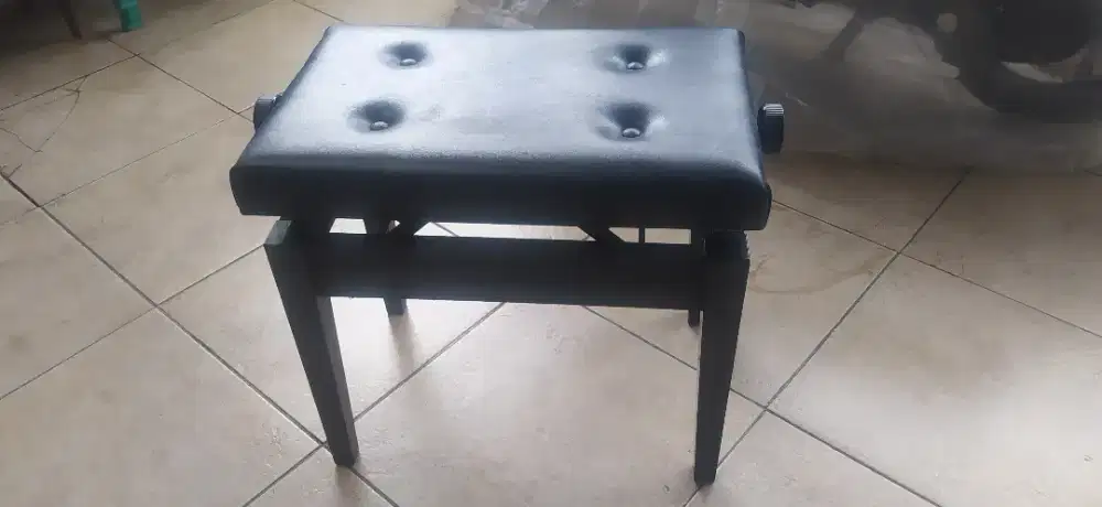 Kursi piano NAIK / TURUN