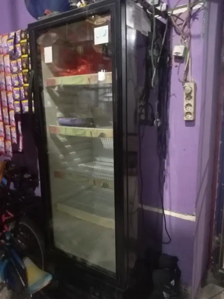 Showcase merk daimitsu rak lima susun