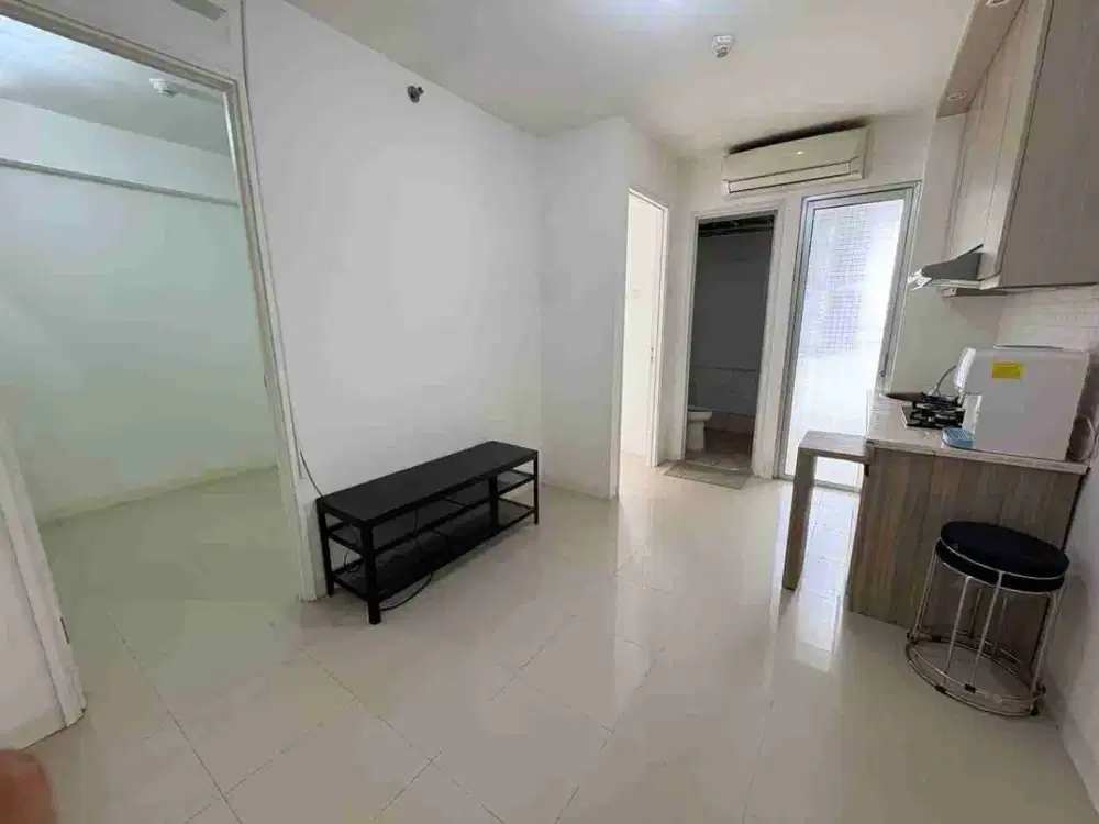 Disewakan 2bedroom semi furnished tower flamboyan lt. 32