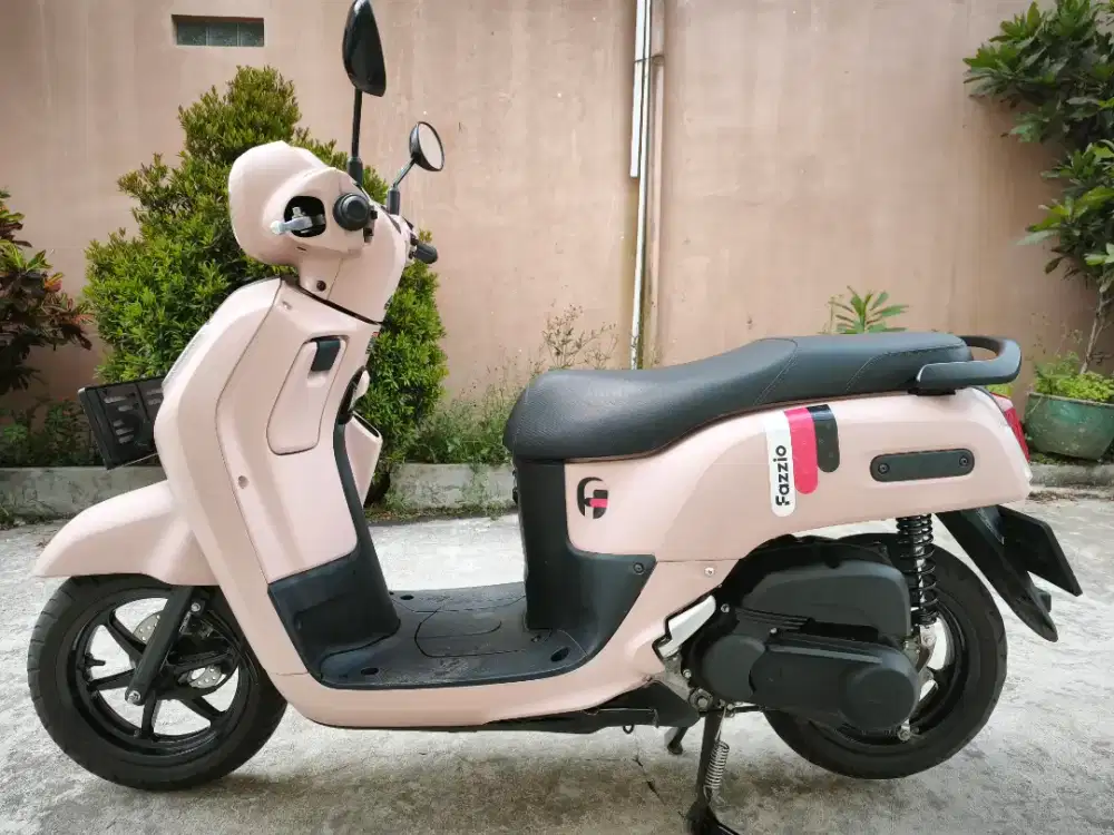 Yamaha Fazzio Neo Hybrid Pink 2025