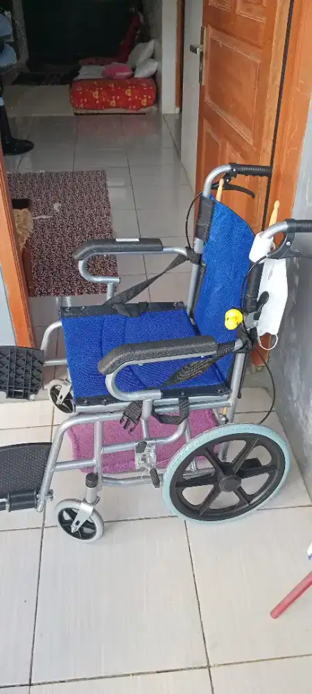 Kursi roda pemakaian 2 minggu