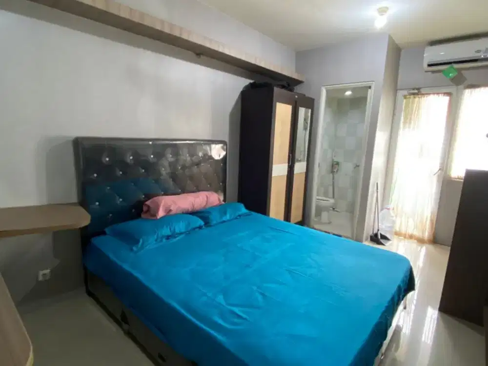The green pramuka apartment city unit studio full furnished bagus di tower lama baca deskripsi