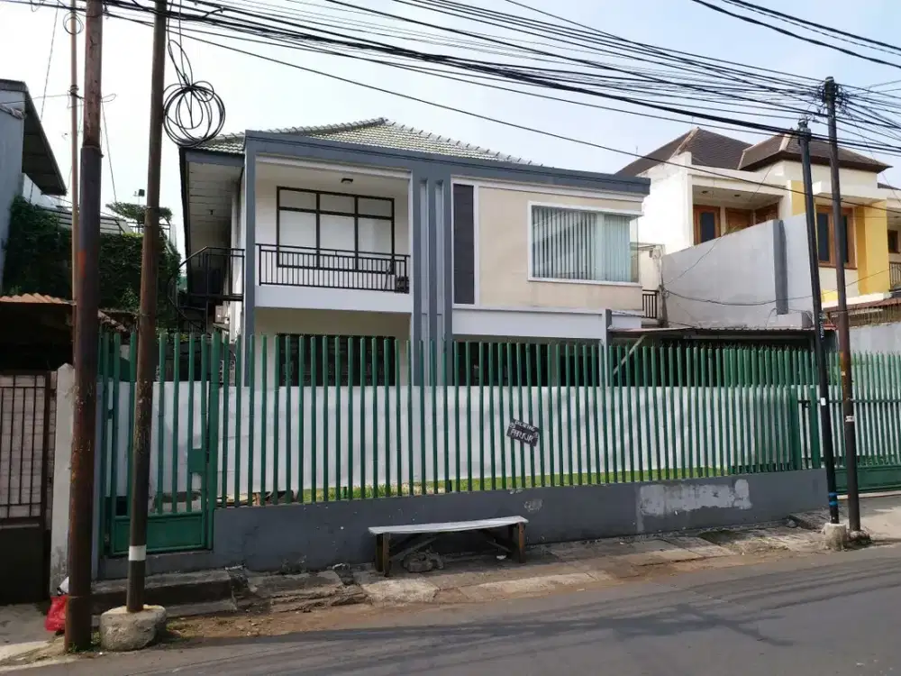 Rumah 2 Lantai Lokasi Strategis di Mampang Prapatan Jakarta Selatan