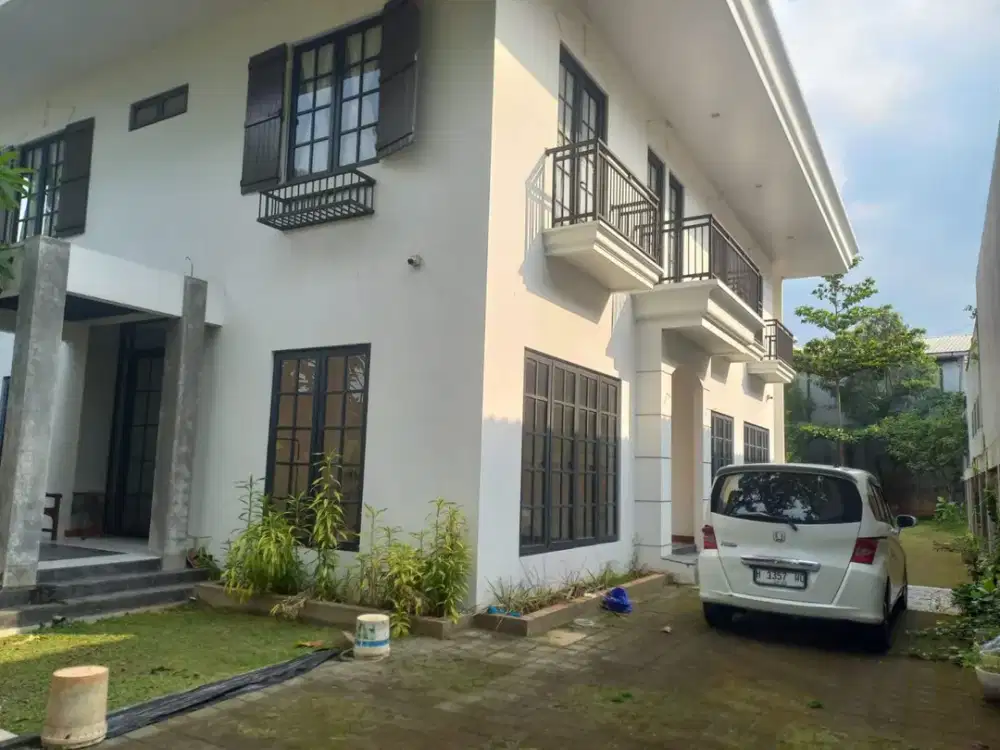 Rumah Mewah 2 lantai jalan utama Dekat Akpol Gajahmungkur