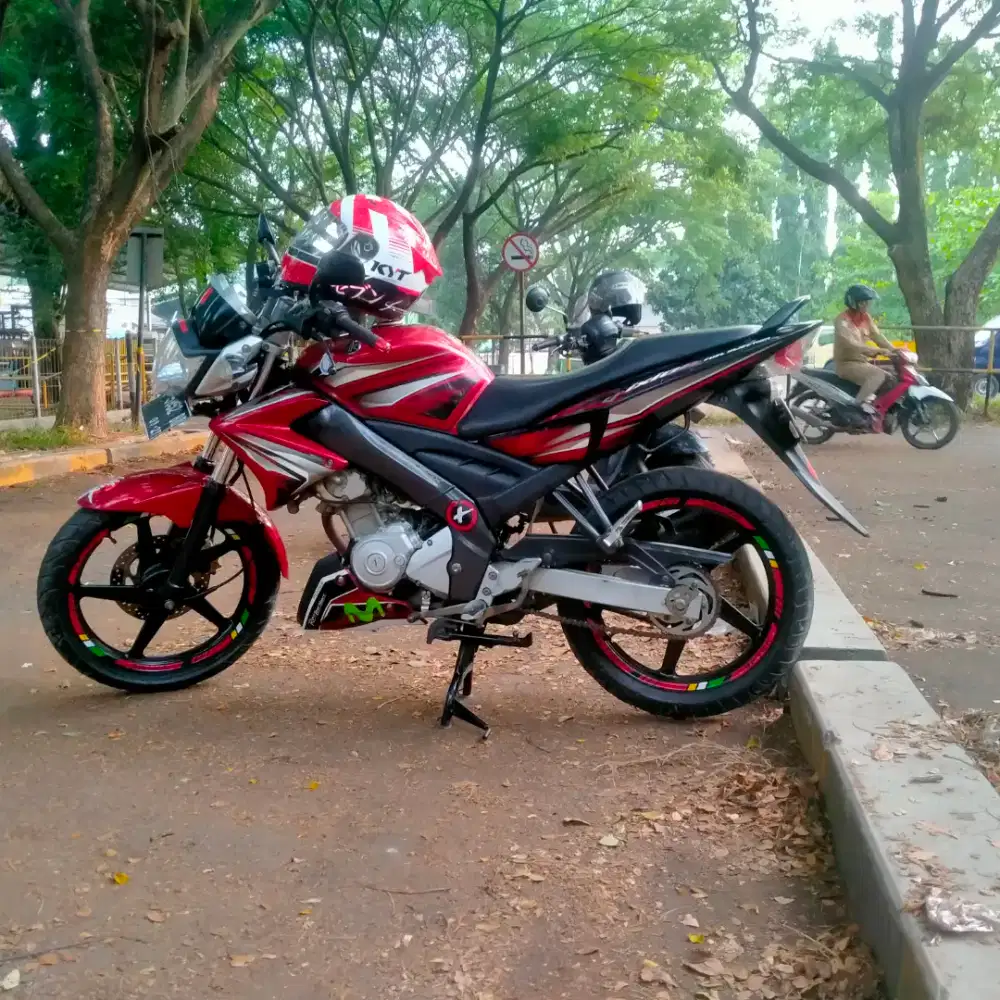 Di jual motor Vixion tahun 2012.surat lengkap pajak hidup