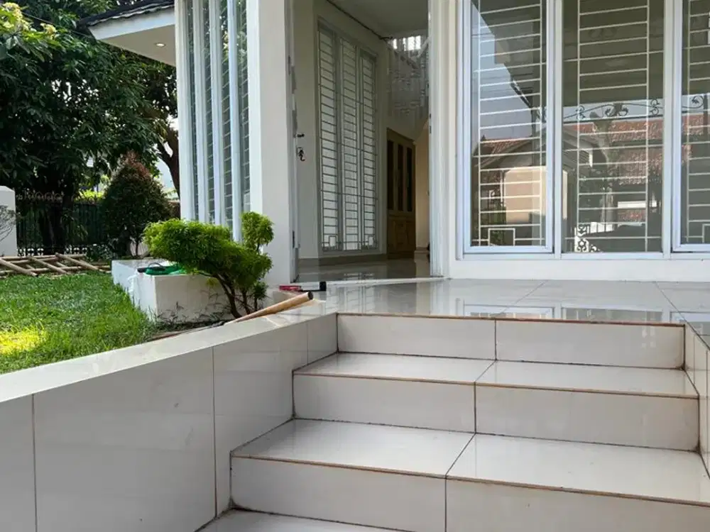 Rumah Dekat Pangkalan Jati Golf. Hook.