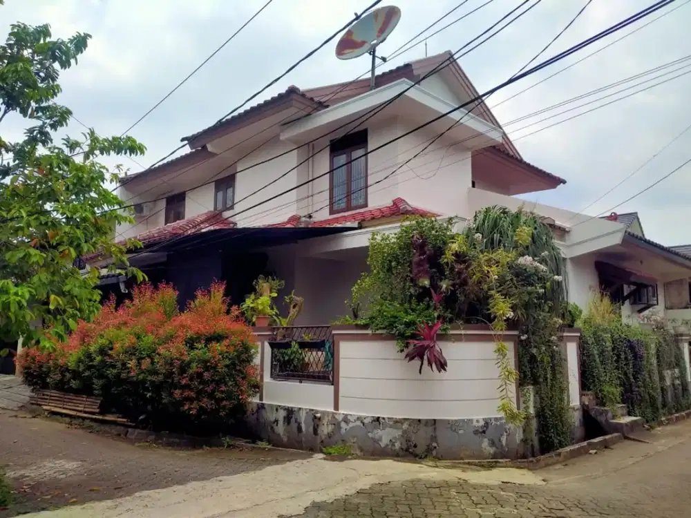 Rumah LT 220 Asri 7 Menit ke RS Sari Asih Ciputat Hadap Timur J-35586