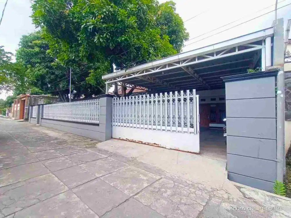 Rumah #Oldmoney Luas Nyaman Terawat Dekat GOR Manahan