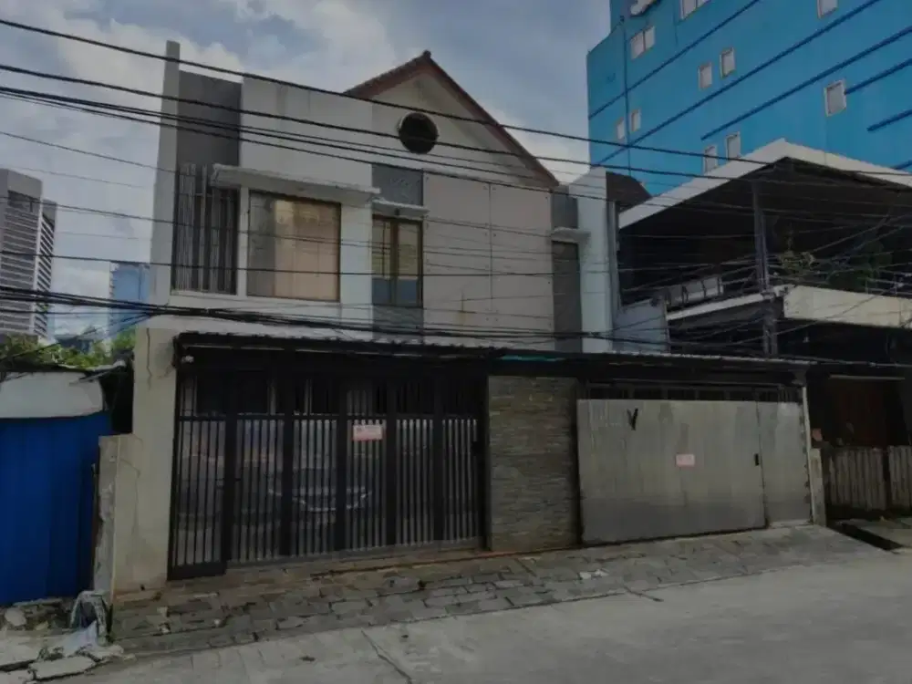 Rukan dekat Menteng, 5 menit ke Plaza Indonesia dan Grand Indonesia 240m 2 lantai, cocok untuk usaha, strategis