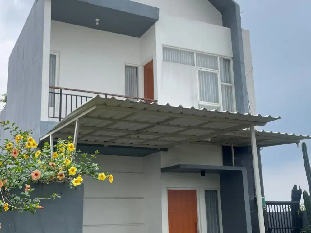 VILLA MURAH 2 LANTAI KOTA BATU DENGAN KOLAM RENANG DAN VIEW MENARIK