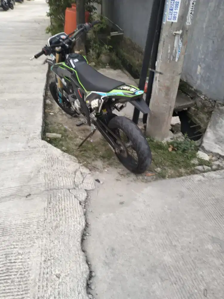 Dijual motor KLX surat lengkap pajak hidup mesin sehat