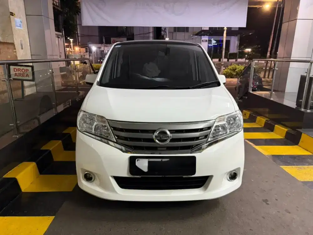 Nisan serena x 2.0 c26 AT 2013