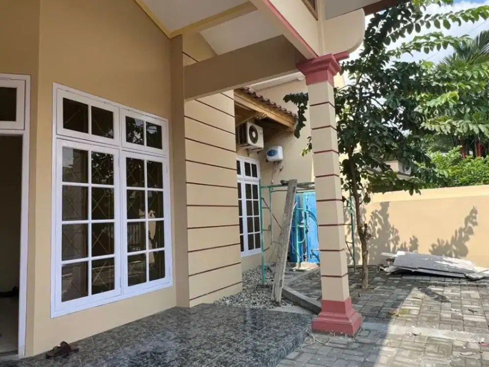 DISEWAKAN RUMAH DI SATELIT FULL RENOV SEMI FURNISHED
