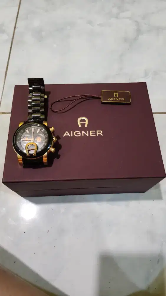 Jual cepat jam tangan AIGNER murah ada dos.
