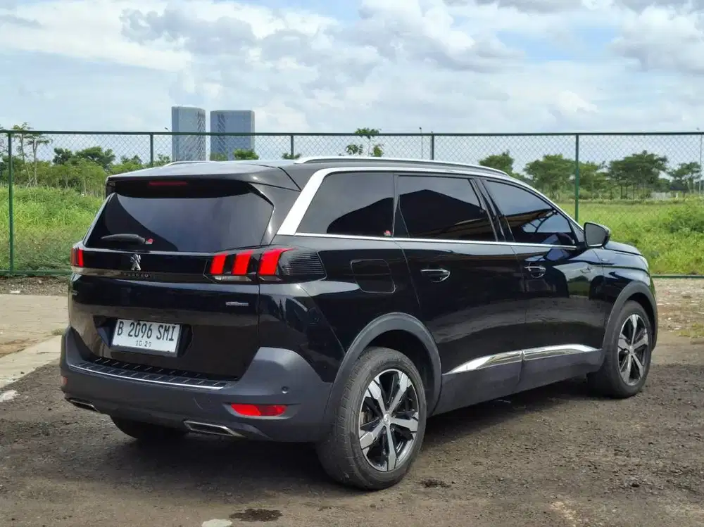 (km 56rb) Peugeot 5008 GT line. Tahun 2019. Hitam. Perfect cond