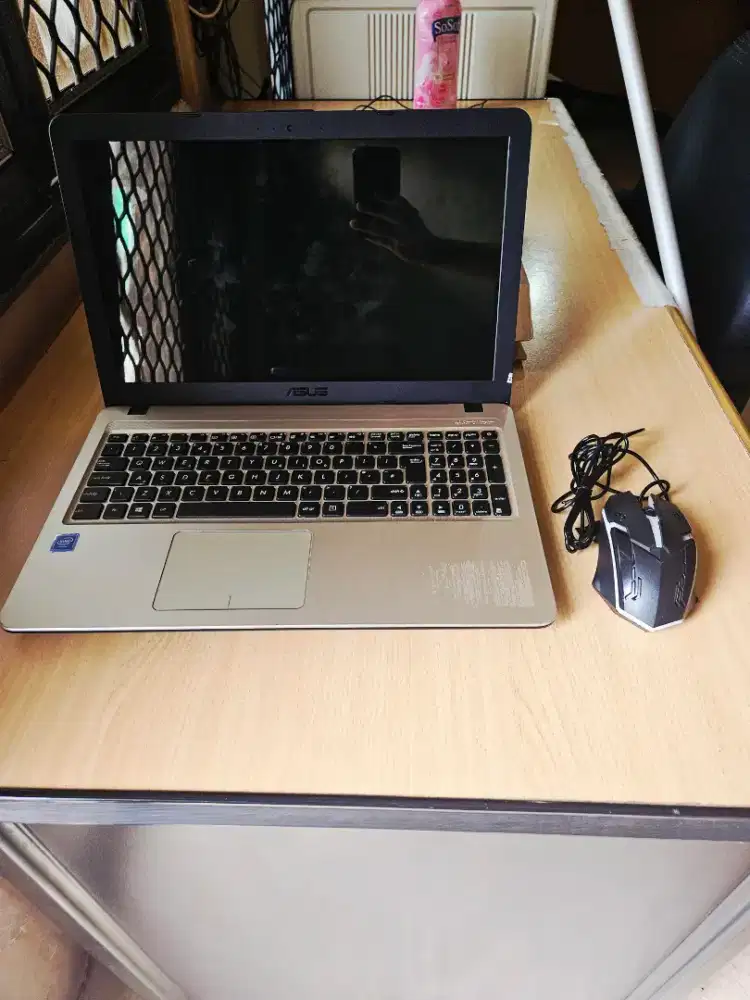 Laptop ASUS X540NA murah bagus jarang pakai baru setahun
