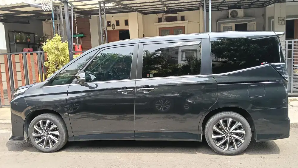 Toyota Voxy 2024 Bensin