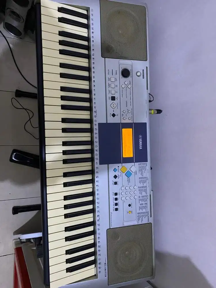 Yamaha PSR E-323