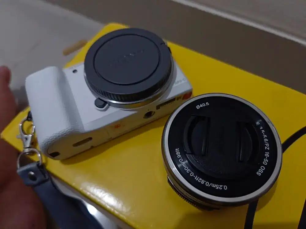 Sony A5100 Lens Kit - Like New