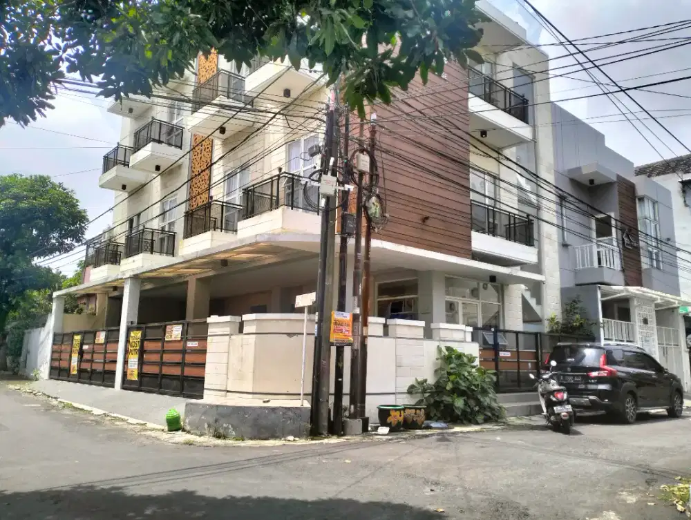 Rumah Plus Tempat Usaha Usaha Nya Aktif Di Keliling Kost Elite