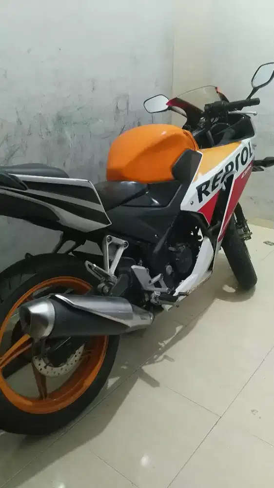 Honda CBR 150R REPSOL 2014
