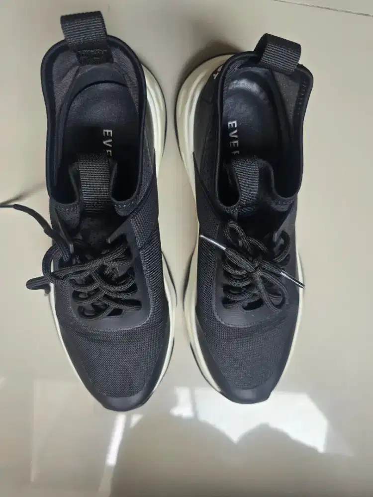 Sepatu everbest hitam