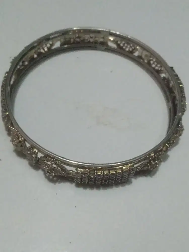 Gelang wanita vintage