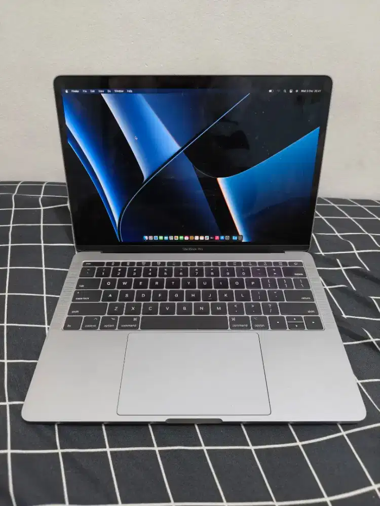 Macbook Pro 13 inch 2017 i5 8gb/256gb